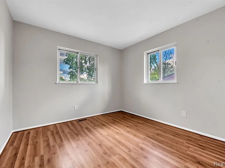 8211 Carrousel Blvd — Photo 12