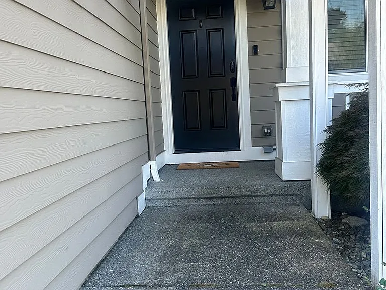 6521 Elaine Ave SE — Photo 3