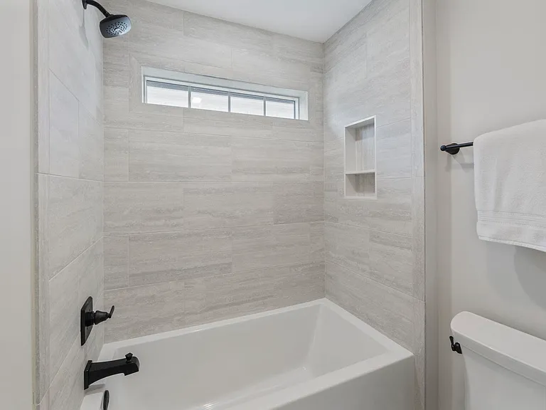 1603 Griffen Grv — Photo 33