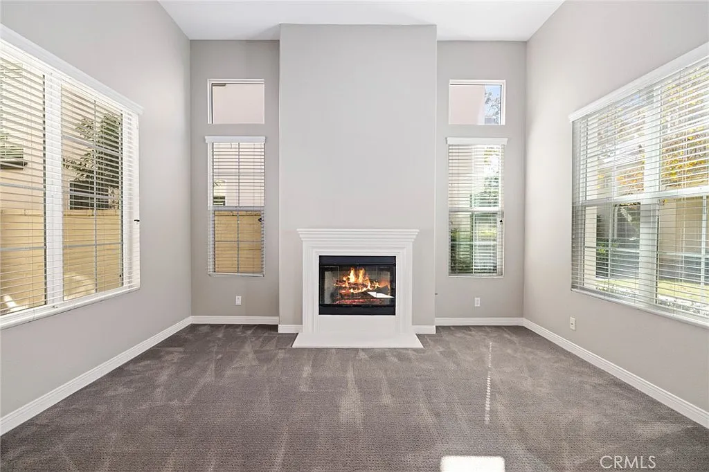 3 bed, 3.0 bath, 2113 sqft, $5,500 — Photo 2