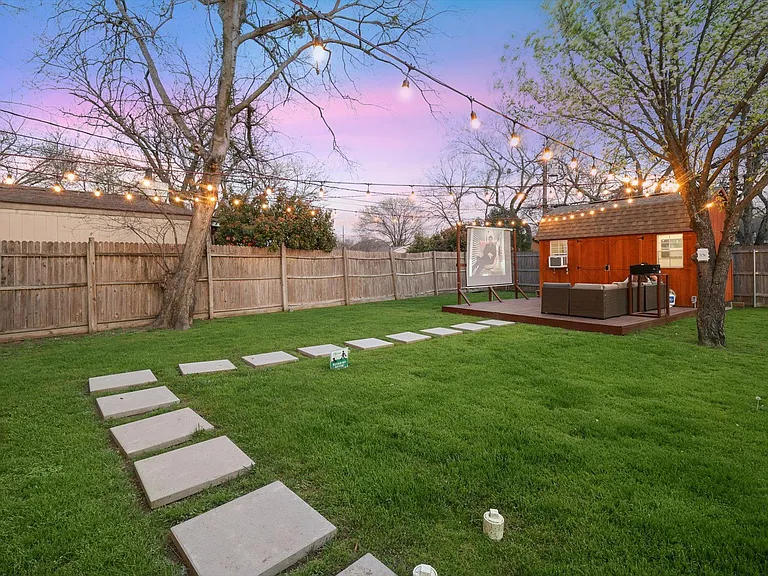 530 E Tyler St — Photo 36