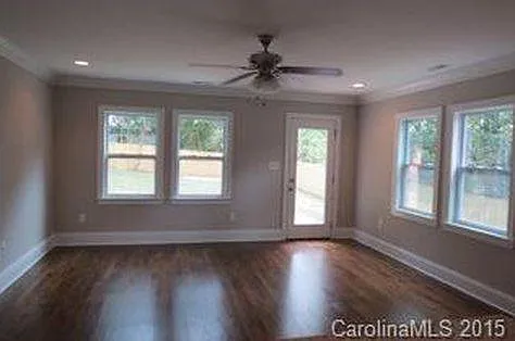 2210 Chatham Ave — Photo 6