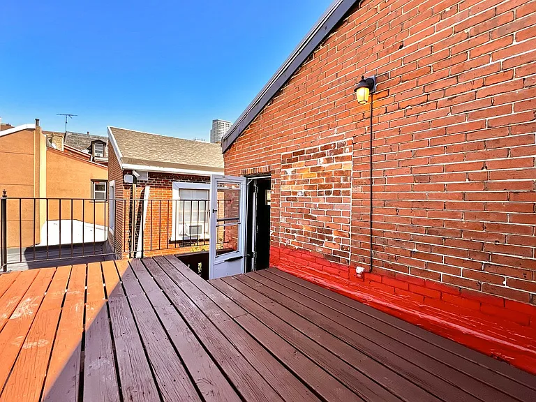 402 S 9th St — Photo 15