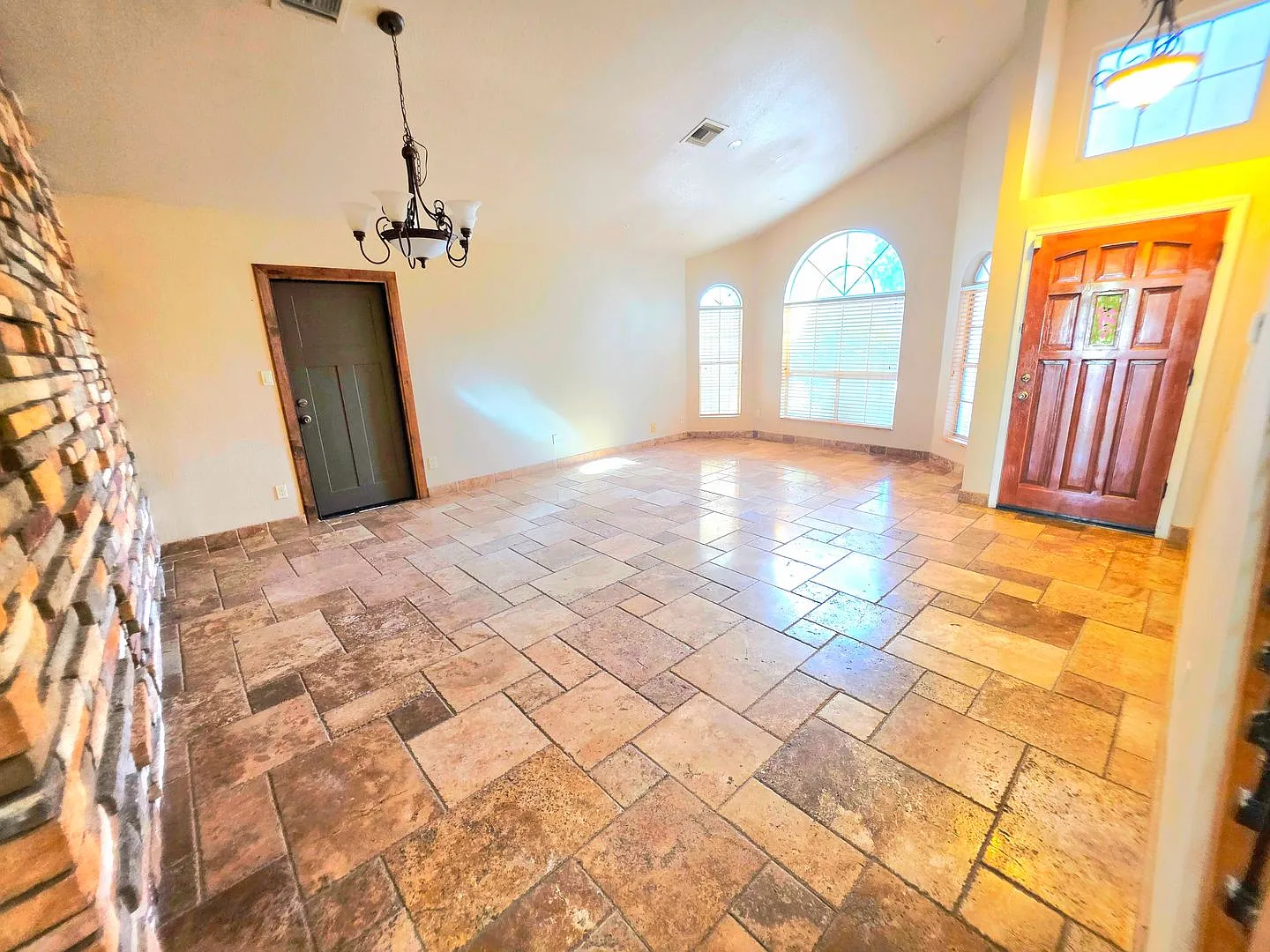 4 Bed 2.5 Bath- 42nd St & Shea- Pool- Move in special — Photo 3