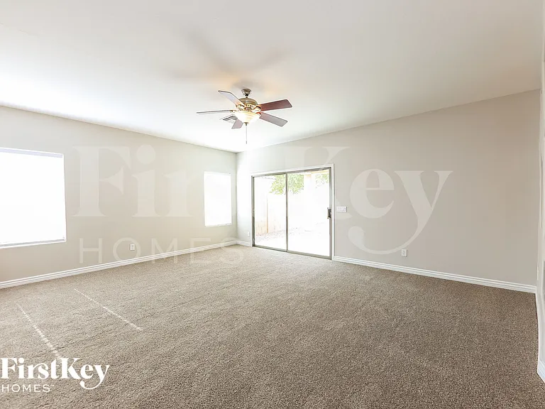 5737 W Pedro Ln — Photo 3