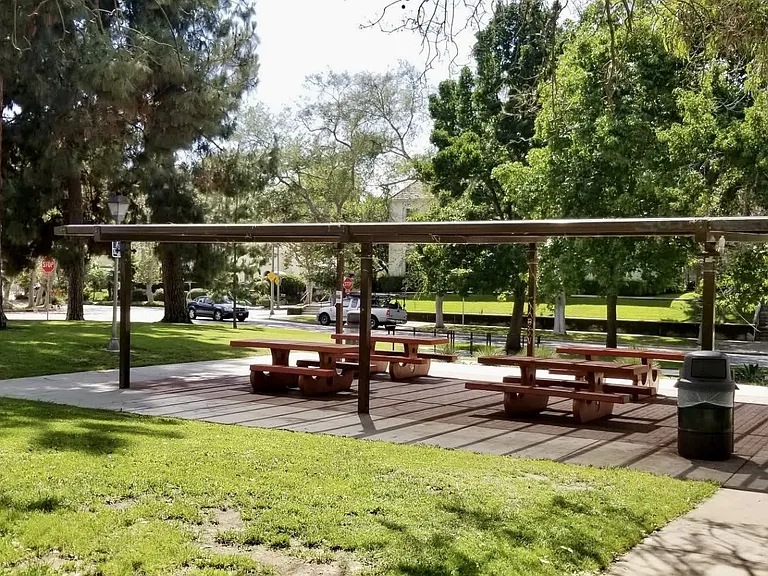4407 Francis Ave — Photo 25