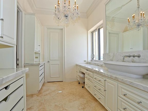 4th image of 150 Bradley Pl #1101