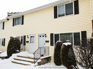 47 Stoneledge Ct, Buffalo, NY 14221