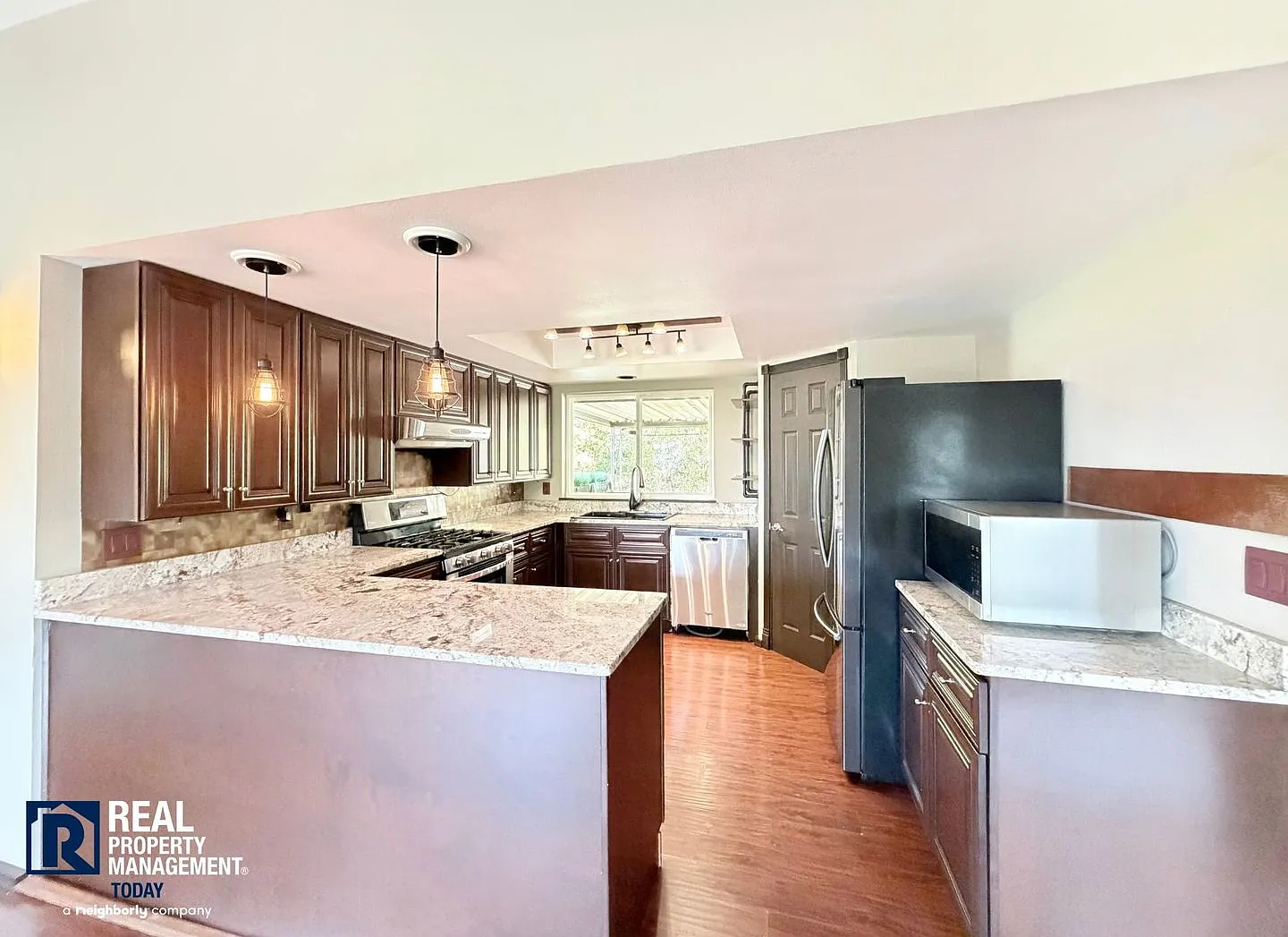 Spacious 4-Bedroom Puyallup Home | Two Kitchens & Lower-Level Suite with Separate Entrance — Photo 2
