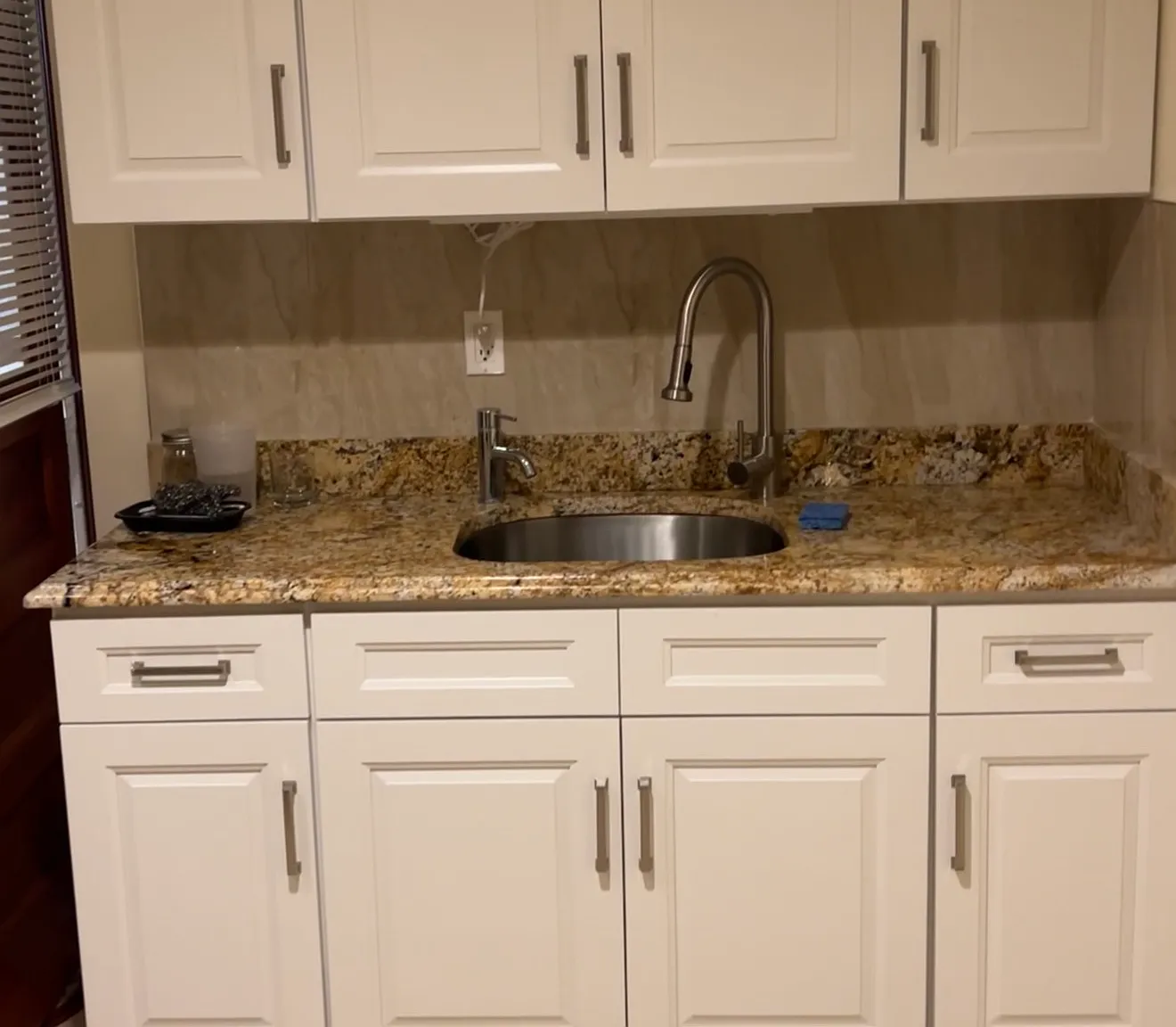 Crest Ave, Elmont — Photo 1