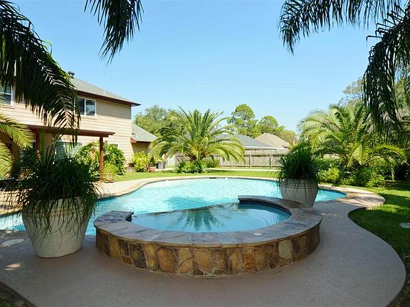 2nd image of 811 Essex Dr