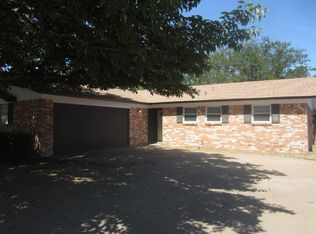 2006 Ennis St, Plainview, TX 79072