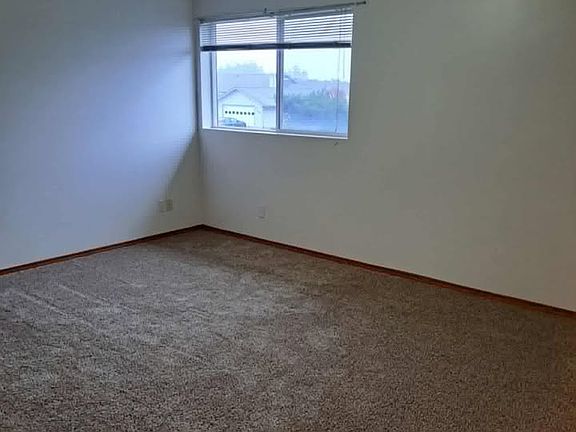 4th image of 1266 Crocker St