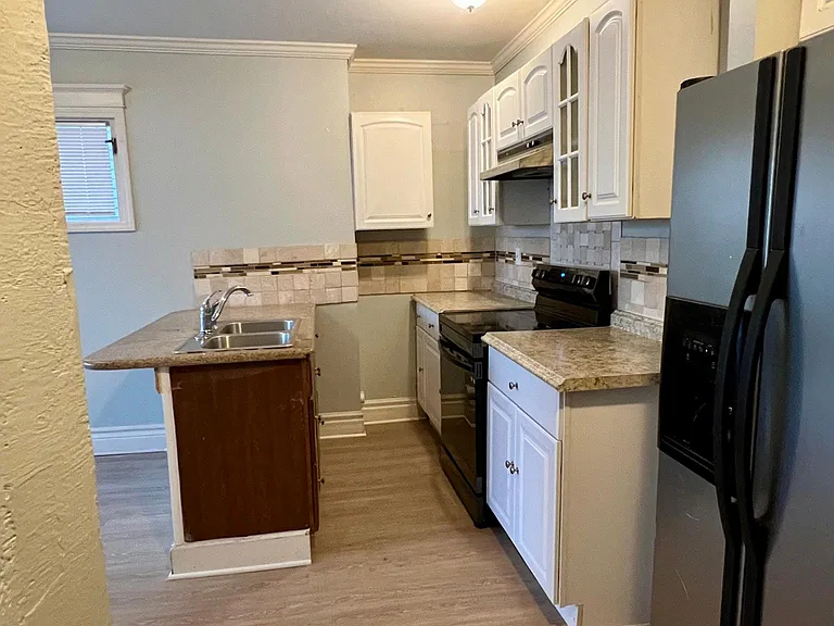 239 Oxford Ave #LR — Photo 5
