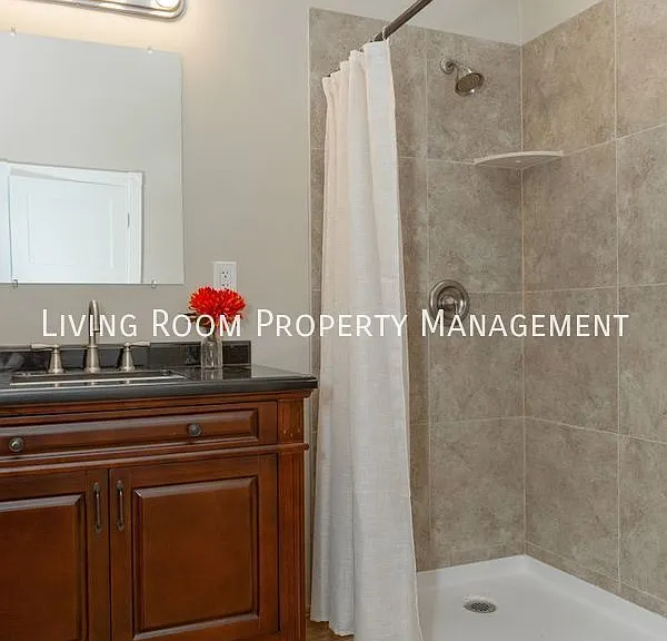 37 NE Morgan St #B — Photo 10