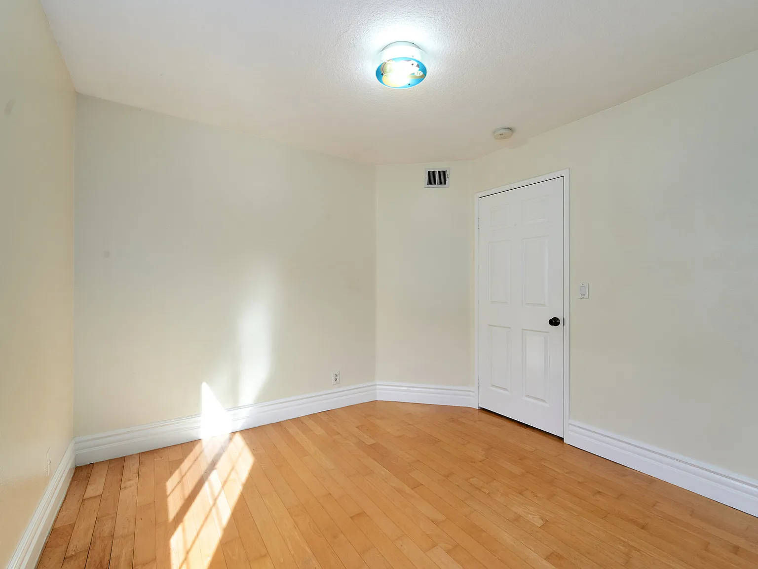 3 bed, 1764 sqft, $5,450 — Photo 2