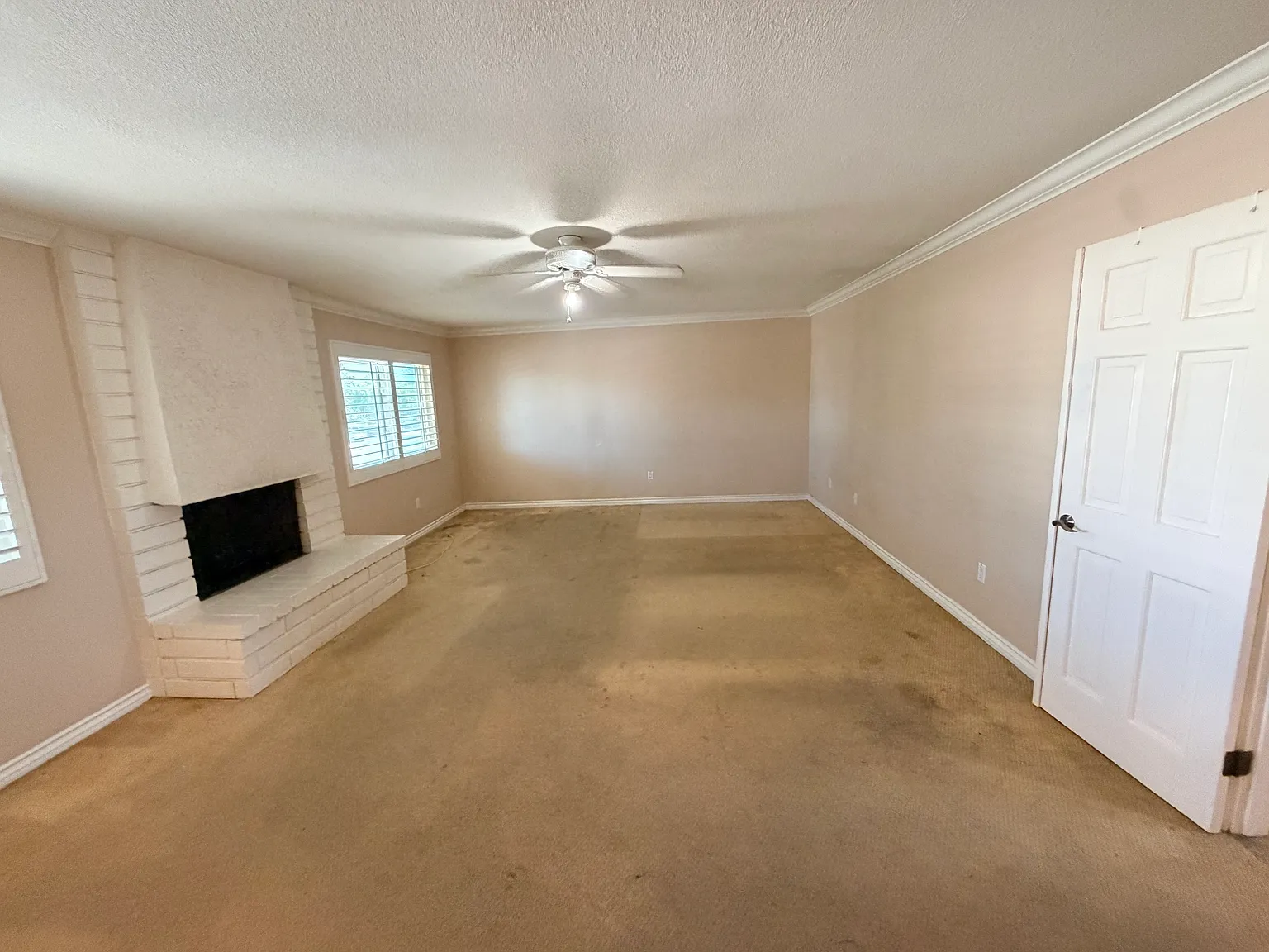 3 bed, 2.5 bath, 1799 sqft, $3,975 — Photo 4