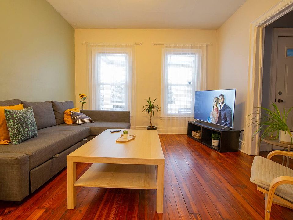 Smart TV, sleeper sofa and plenty of seating.