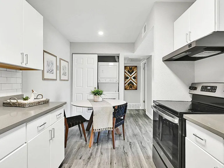 Park Capitol Apartment Homes — Photo 15