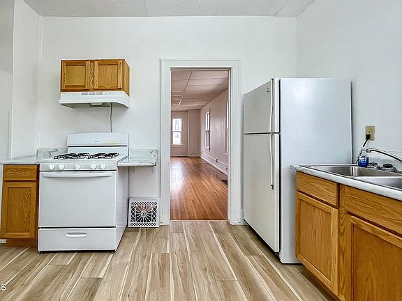 5th image of 114 8th Ave NW