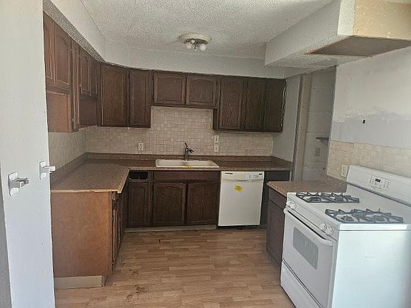 3rd image of 3215sw7th St