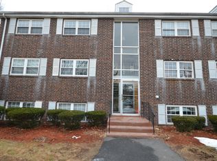 38 Edgelawn Ave APT 11, North Andover, MA 01845