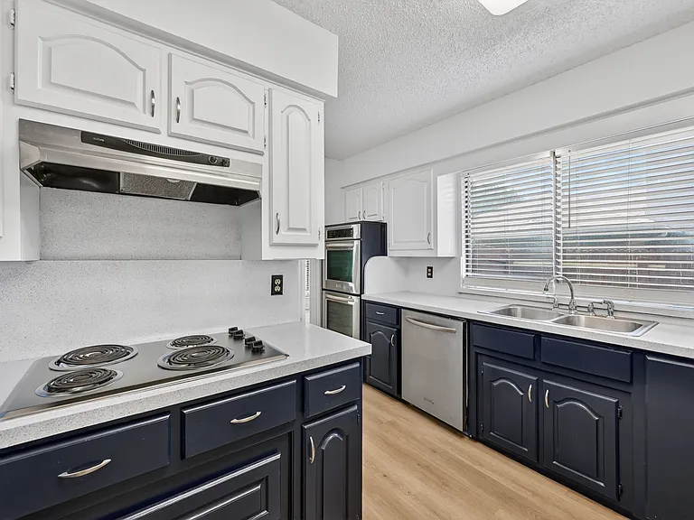 4020 Saint Christopher Ln — Photo 8