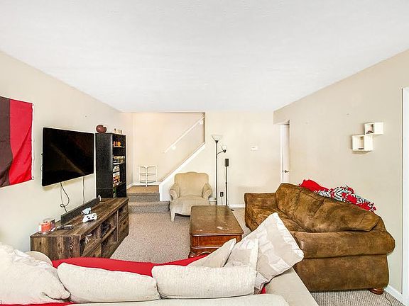 3rd image of 4310 Hyde Park Unit 7