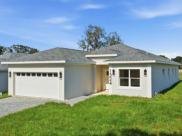 1324 Marshall Dr — Photo 1