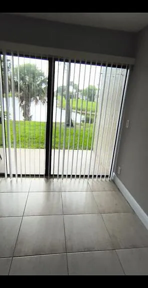 1504 Lake Crystal Dr #B — Photo 5