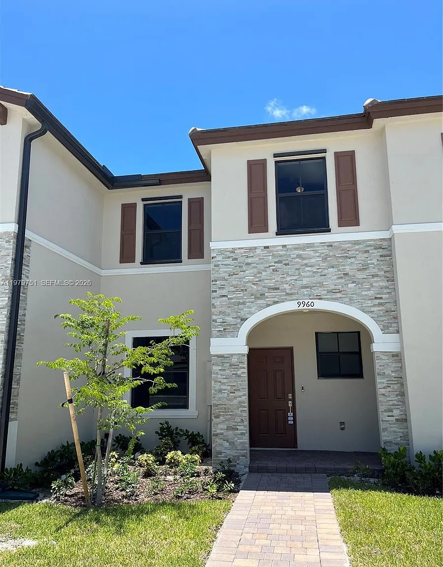 3 bed, 2.5 bath, 1489 sqft, $2,700 — Photo 1