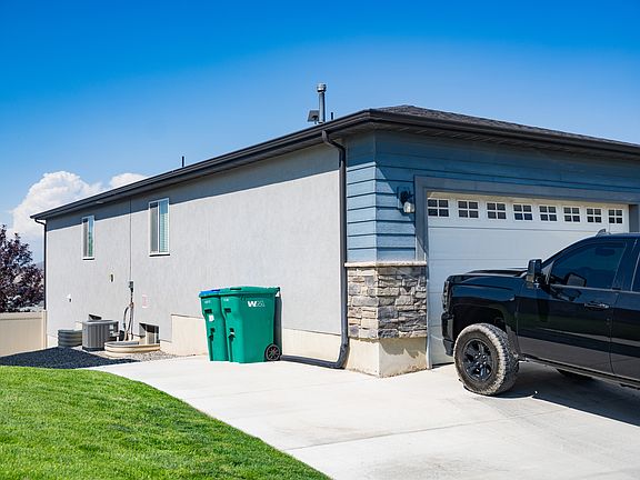 3rd image of 417 Slate Dr