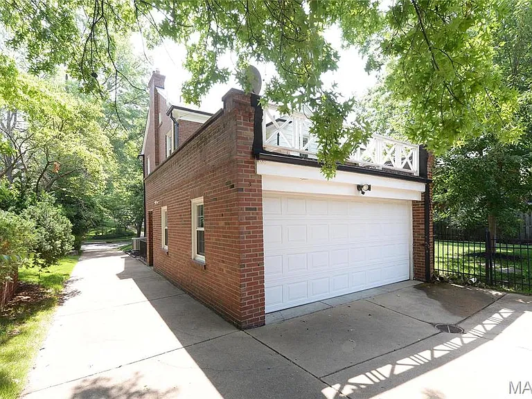 937 S Bemiston Ave — Photo 49