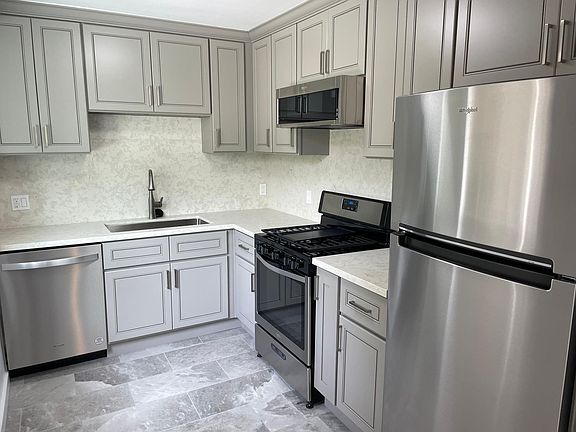4th image of 921 Lincoln Blvd #C