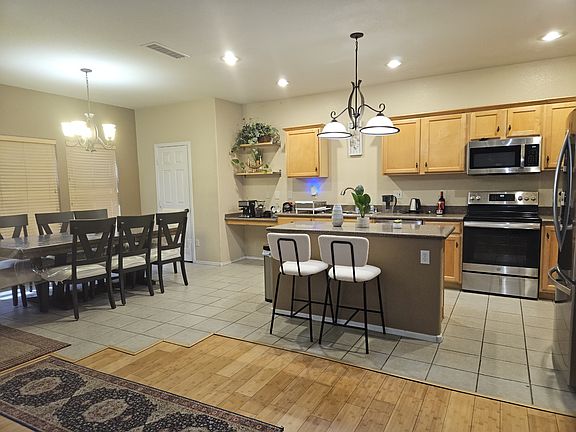 5th image of 1313 E Gwen St