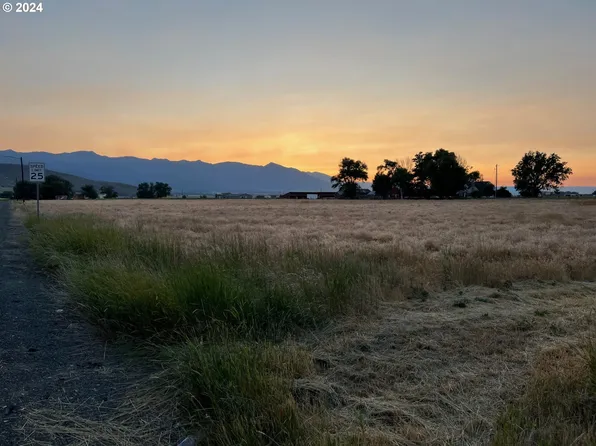 2 E St, Baker City, OR 97814