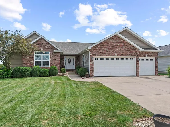 516 Wintergreen Dr, Chatham, IL 62629