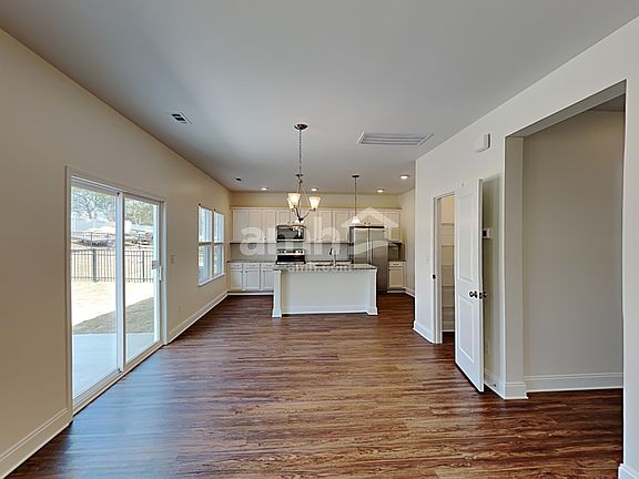 5th image of 1356 Lomond Dr