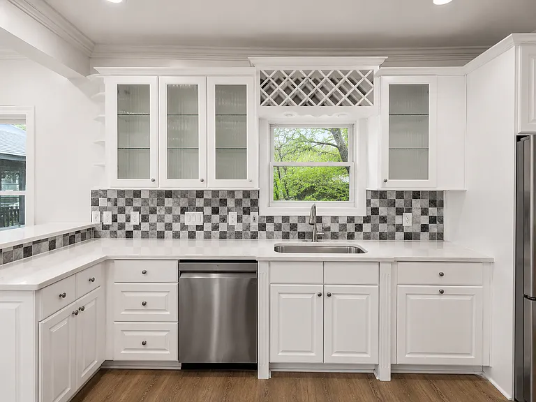 804 E Dean Keeton St — Photo 12
