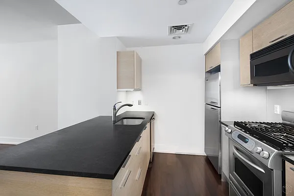 Rented by Halstead Real Estate | media 34