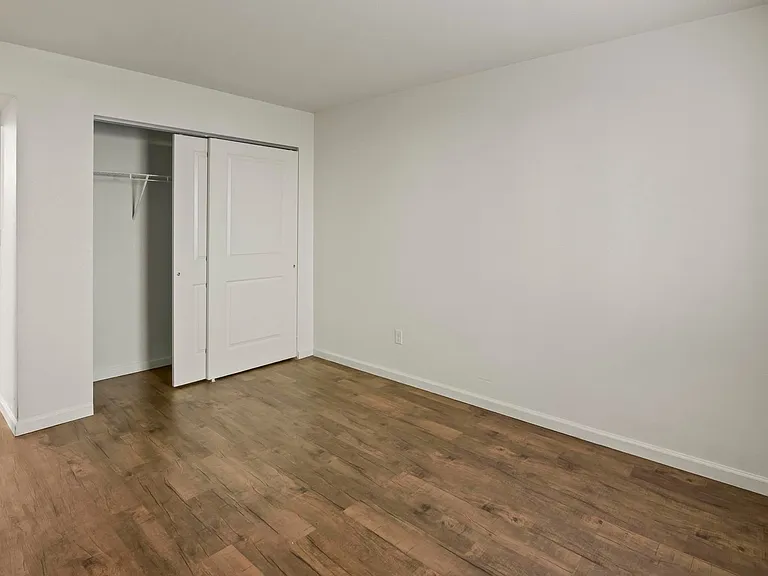 Westport Crossing Apartments — Photo 24