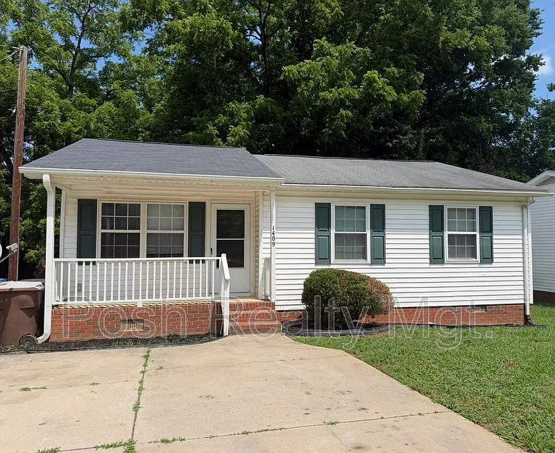 3 bed, 2.0 bath, 1054 sqft, $1,200 — Photo 1