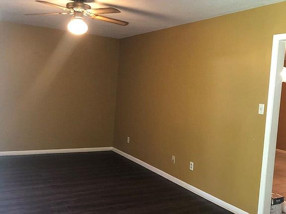 3rd image of 310 Sherry Ln