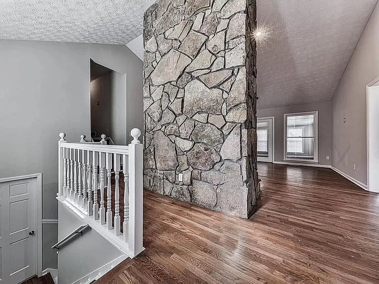 2189 Chartwell Dr — Photo 23