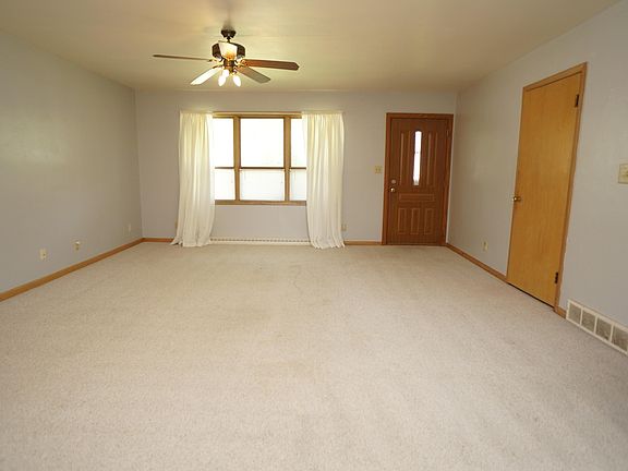 3rd image of 921 W Lincoln Ave