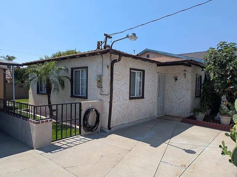 4919 La Rica Ave — Photo 1