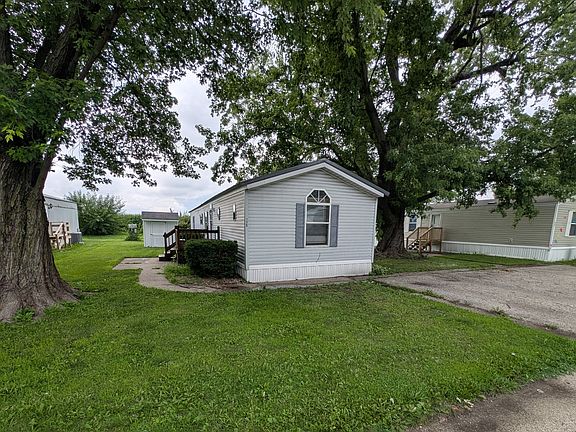 2nd image of 110 Country Elms Est #110