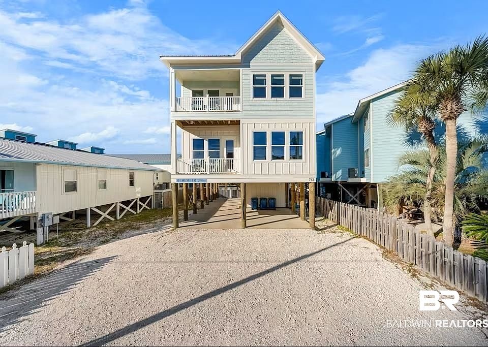 1st image of 712 W Beach Blvd