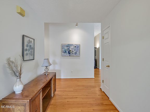 4th image of 105 Pitch Pine Court