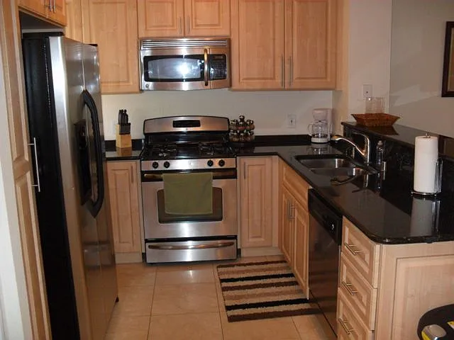 Meridian - Top Floor 1 Bdr/1bath Luxury Condo With Strip View. . — Photo 2